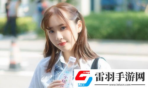 剛?cè)胨杏X巨大的東西在動