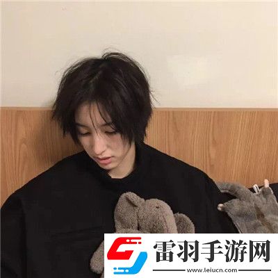 最新版高顏值好看的短發(fā)女生頭像小清新相比于喜歡你我想我應(yīng)該先愛自己