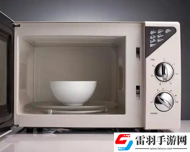 日常用的玻璃餐具都能放進(jìn)微波爐加熱