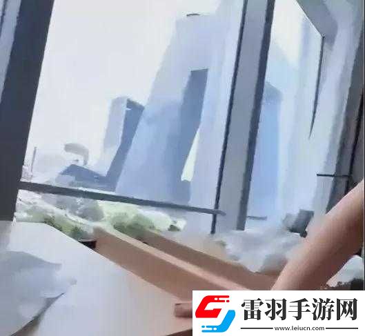 張律渝與呂總落地窗資源百度盤相關(guān)內(nèi)容