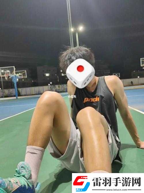 和體育生做究竟是種怎樣的奇妙體驗(yàn)?zāi)?></p><p>體育生，他們仿佛是活力與激情的化身，總是散發(fā)著一種獨(dú)特的魅力。與他們?cè)谝黄?，生活仿佛被注入了一股源源不斷的能量?/p><p>記得第一次見到他，是在學(xué)校的操場(chǎng)上。陽光灑在他矯健的身姿上，他奔跑的身影如同風(fēng)一般迅速。汗水濕透了他的衣衫，但他的眼神中卻充滿了堅(jiān)定和執(zhí)著。那一刻，我被他身上那種勇往直前的沖勁所吸引。</p><p>相處之后，我發(fā)現(xiàn)體育生有著異于常人的毅力和自律。每天清晨，當(dāng)大多數(shù)人還在睡夢(mèng)中時(shí)，他們已經(jīng)開始了一天的訓(xùn)練。無論是嚴(yán)寒酷暑，還是刮風(fēng)下雨，他們的訓(xùn)練從未間斷。這種堅(jiān)持不懈的精神，也漸漸地感染了我。在面對(duì)生活中的困難時(shí)，我學(xué)會(huì)了不再輕易退縮，而是像他們一樣勇敢地迎接挑戰(zhàn)。</p><p>他們對(duì)于目標(biāo)的明確追求，也讓我深受啟發(fā)。每一次比賽，他們都有著清晰的目標(biāo)，為了實(shí)現(xiàn)那個(gè)目標(biāo)，他們會(huì)制定詳細(xì)的計(jì)劃，并嚴(yán)格執(zhí)行。這種目標(biāo)導(dǎo)向的思維方式，讓他們?cè)谫悎?chǎng)上屢獲佳績，也讓我在自己的學(xué)習(xí)和生活中更加明確了努力的方向。</p><p>和體育生在一起，運(yùn)動(dòng)成為了我們生活中不可或缺的一部分。周末的時(shí)候，我們會(huì)一起去爬山，在攀登的過程中，感受大自然的魅力，同時(shí)也鍛煉了自己的意志。或者一起去打籃球，在球場(chǎng)上盡情地奔跑、跳躍、傳球、投籃，享受著運(yùn)動(dòng)帶來的快樂和自由。在他們的陪伴下，我逐漸愛上了運(yùn)動(dòng)，身體也變得更加健康和有活力。</p><p>體育生的團(tuán)隊(duì)精神也是令人稱贊的。在參加各種體育比賽時(shí)，他們相互配合、相互支持，為了團(tuán)隊(duì)的榮譽(yù)而共同努力。這種團(tuán)隊(duì)精神不僅僅體現(xiàn)在賽場(chǎng)上，在日常生活中，他們也總是樂于幫助他人，關(guān)心隊(duì)友。在他們的影響下，我學(xué)會(huì)了更好地與他人合作，懂得了團(tuán)隊(duì)的力量是無窮的。</p><p>和體育生在一起也并非總是一帆風(fēng)順。他們有時(shí)會(huì)因?yàn)橛?xùn)練的疲憊和比賽的壓力而變得情緒低落。在這些時(shí)候，我需要給予他們更多的理解和支持，幫助他們度過難關(guān)。但正是這些小小的挫折和困難，讓我們的關(guān)系更加緊密，也讓我們更加懂得珍惜彼此。</p><p>與體育生在一起的日子里，我見證了他們?cè)谫悎?chǎng)上的榮耀時(shí)刻，也陪伴他們度過了低谷期。他們的歡笑和淚水，他們的成功與失敗，都成為了我們共同的回憶。在他們的身上，我看到了青春的無限可能，看到了夢(mèng)想的力量。</p><p>這段與體育生在一起的奇妙體驗(yàn)，讓我收獲了成長、友誼和勇氣。他們用自己的行動(dòng)詮釋了什么是拼搏，什么是堅(jiān)持，什么是團(tuán)隊(duì)。他們就像一束耀眼的光芒，照亮了我前行的道路，讓我在未來的人生中更加堅(jiān)定地追逐自己的夢(mèng)想。</p><p>如今，雖然那段時(shí)光已經(jīng)遠(yuǎn)去，但那些美好的回憶依然深深地印在我的心中。每當(dāng)我想起與體育生在一起的點(diǎn)點(diǎn)滴滴，心中都會(huì)涌起一股溫暖和力量。我相信，無論未來的路有多么漫長和曲折，這段奇妙的體驗(yàn)都將永遠(yuǎn)陪伴著我，激勵(lì)著我不斷前進(jìn)。</p></article>            </div>
            <div   class=