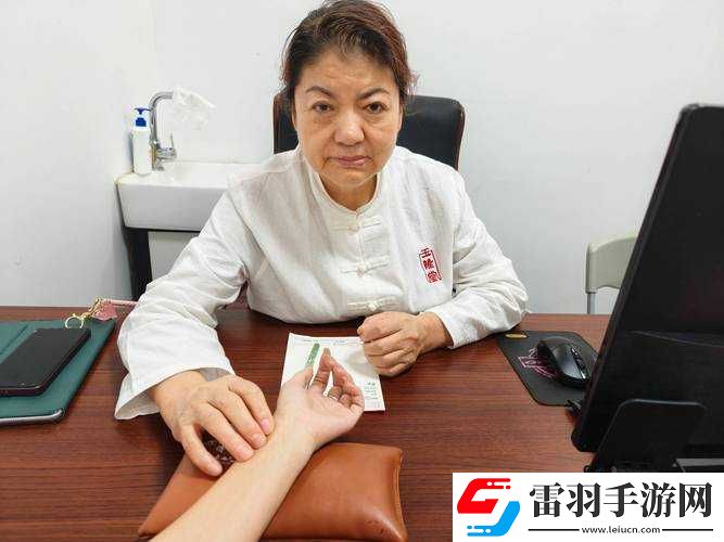 穴醫(yī)她想逃從古至今的醫(yī)術(shù)傳承之探究其發(fā)展歷程與深遠(yuǎn)意義