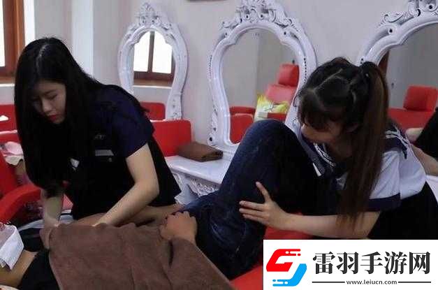 少婦張開腿讓男按摩師摸