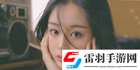 一前一后三個人一起騎自行車